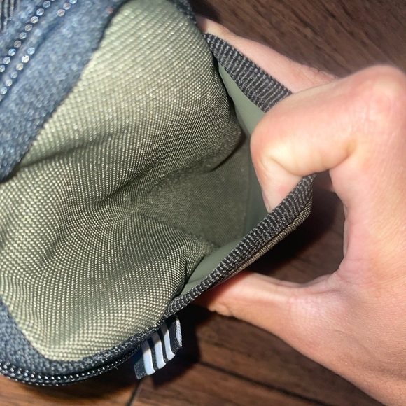 NWT Adidas crossbody bag sport bag phone bag travel bag small bag fall bag - Picture 7 of 16